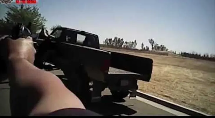 ¡Fuertes imágenes!: Un VIDEO muestra adolescente luego de ser desarmado por la policía en EE.UU.