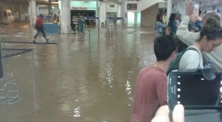 Colapsa puente en Puerto Plata por intensa lluvias y aeropuerto resulta afectado; varias comunidades incomunicadas 