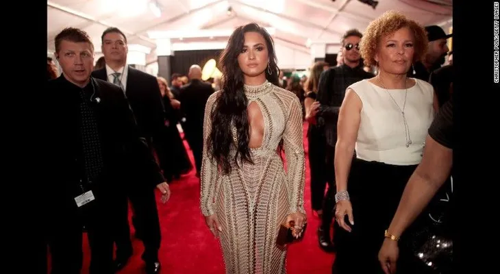 Demi Lovato sale del hospital hacia rehabilitación