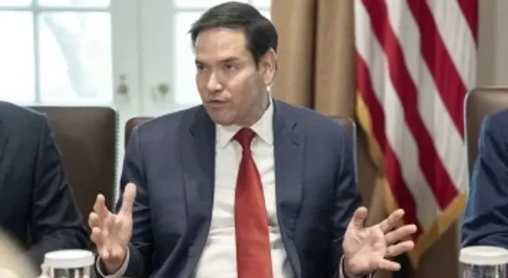 Marco Rubio asegura que EE.UU. no ayudó a Flávio Bolsonaro a salir de Brasil