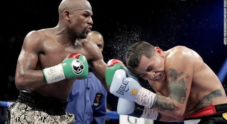 Golpe de autoridad de Mayweather Jr.: vence a Maidana y amplía su invicto