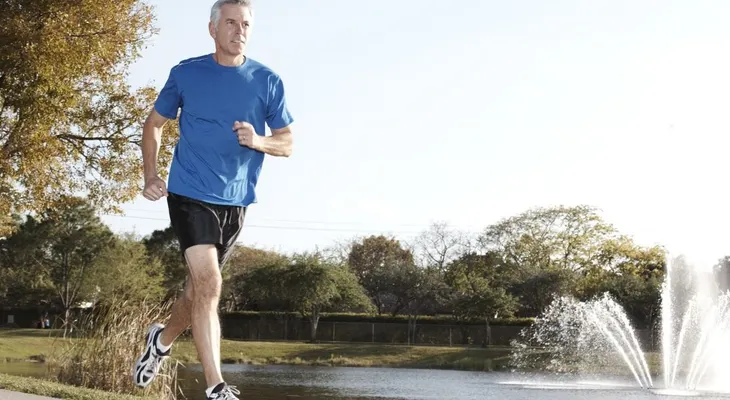 Estos son los días de entrenamiento que necesita una persona que pase de los 40 años para tener un corazón sano