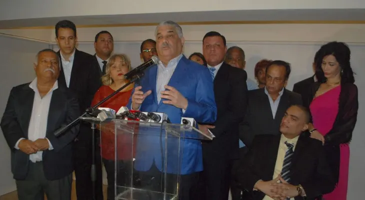 Miguel exhorta JCE extender plazo cedulación; dedica coctel a prensa