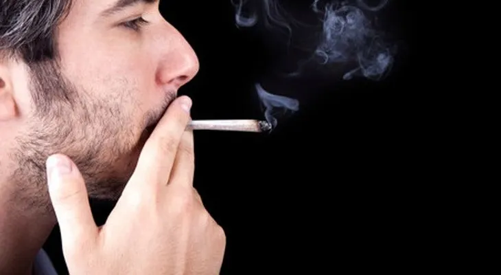 Respirar humo de marihuana es tan dañino como el humo de tabaco