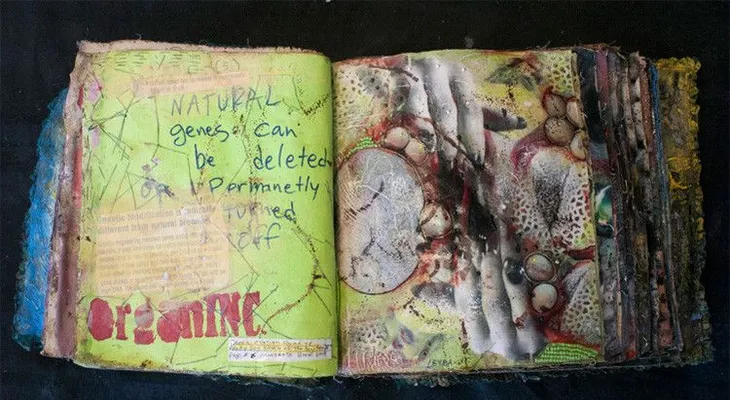 Un artista ataca a Monsanto con un libro de conjuros