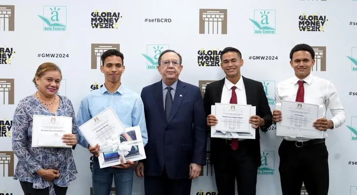BCRD celebró premiación 11º competencia académica "Economistas del Futuro"