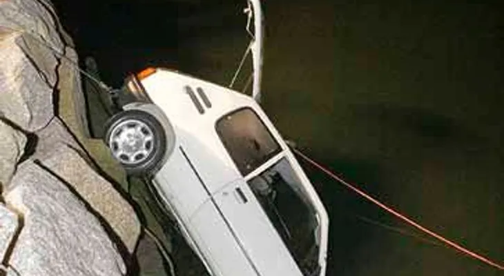 Mueren dos niños ahogados y uno aplastado por una puerta