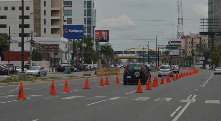 AMET ve positiva instalación "conos" previo entrada túnel de la 27 de Febrero 