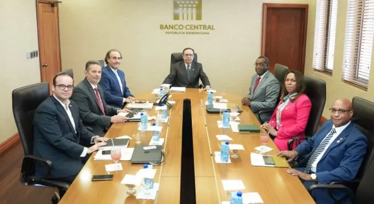 Gobernador BCRD recibe visita de Antonio Ciriaco Cruz, decano de Economía de la UASD