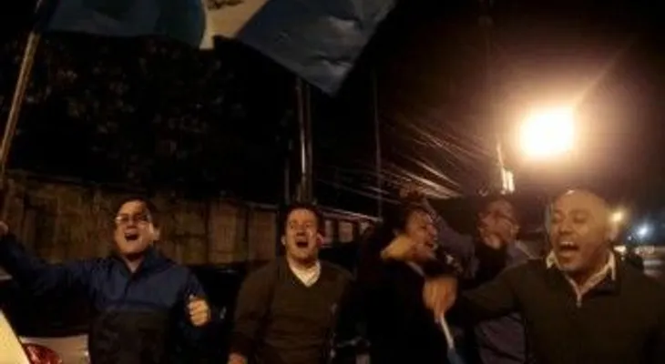 Guatemaltecos celebran renuncia del presidente