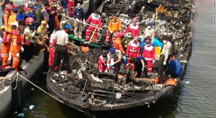 Arrestan al capitán del ferry que se incendió en Indonesia