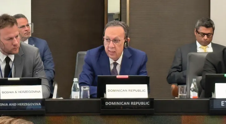 Valdez Albizu participa en la mesa redonda de alto nivel sobre fraude digital en los servicios financieros