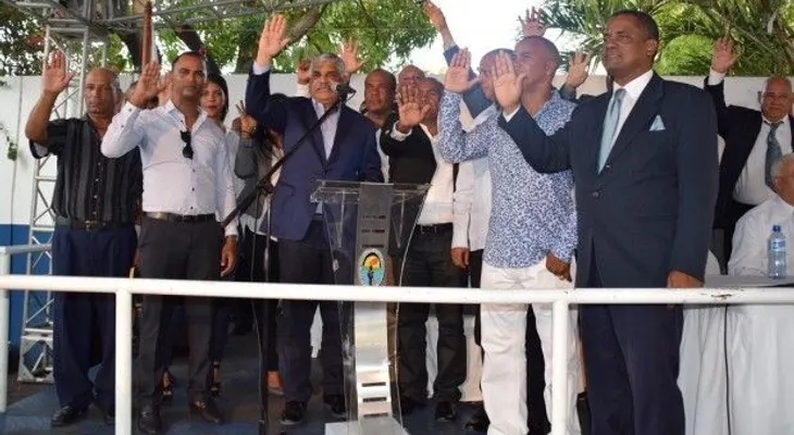 PRD recibe grupo de renunciantes del PRM