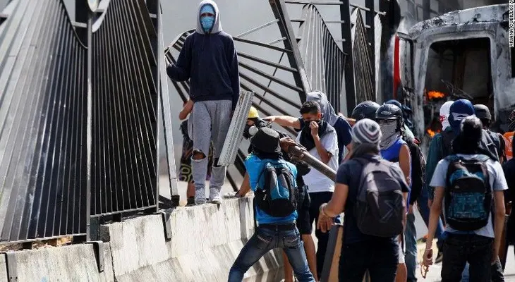 Lo que revela el ataque en helicóptero sobre la crisis en Venezuela