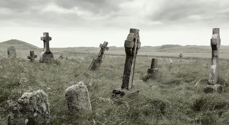Exhuman viejos cadáveres de vampiros en Polonia