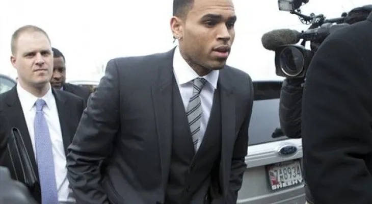 Magnate del rap Suge Knight demanda a Chris Brown por tiroteo