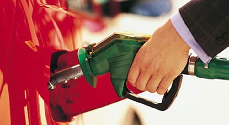 Gobierno aumenta RD$3.60 y 3.40 al precio de las gasolinas