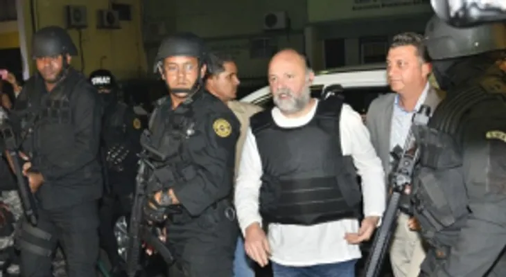 Fue traído anoche al país, francés vinculado a fuga de piloto 