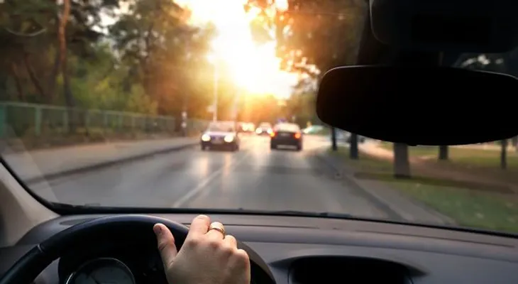 Truco para evitar que se empañe el parabrisas del auto