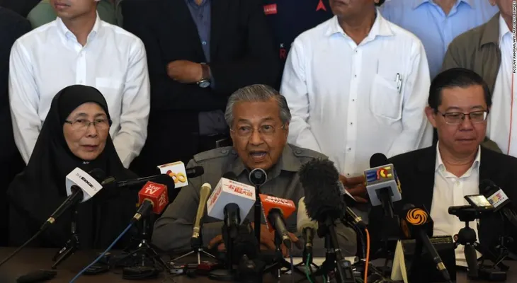 Mahathir Mohamad es el líder más viejo del mundo tras ganar las elecciones en Malasia