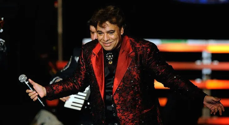 Juan Gabriel le preguntaron si era gay; respondió: "lo que se ve no se pregunta"