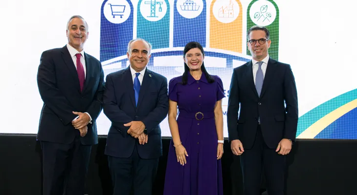 (FOTOS ADJUNTAS) NP. Presidente del CONEP comparte en Panamá modelo de transformación economico de RD