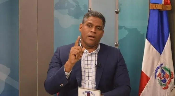 Regidor Loren Girón destaca presencia de perredeístas en marchas de Danilo Medina