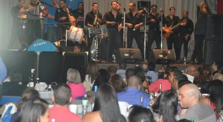 Raymond y Miguel tienen una sólida presentación en San Judas, NY.