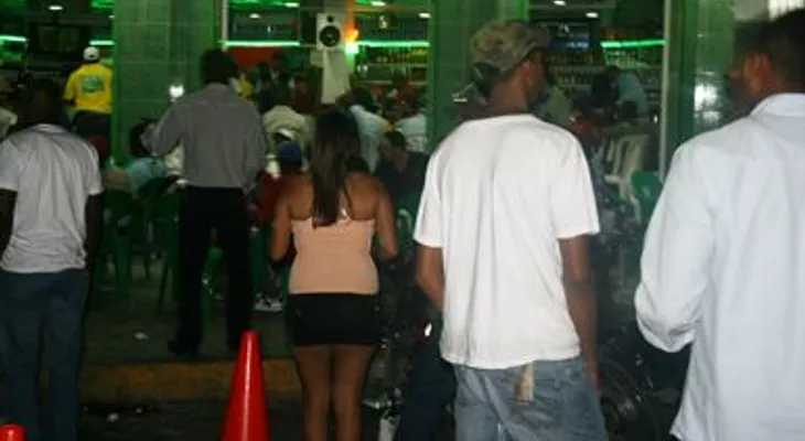 Colmadones y drinks son "el terror" zonas residenciales de SD