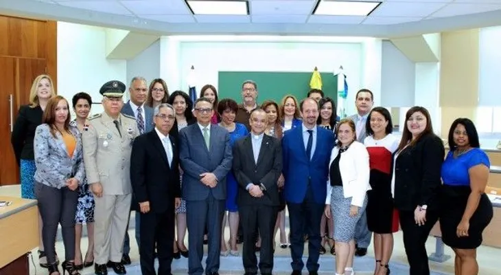 PUCMM entrega certificados de maestría en Alta Gestión Pública, auspiciada por el MAP