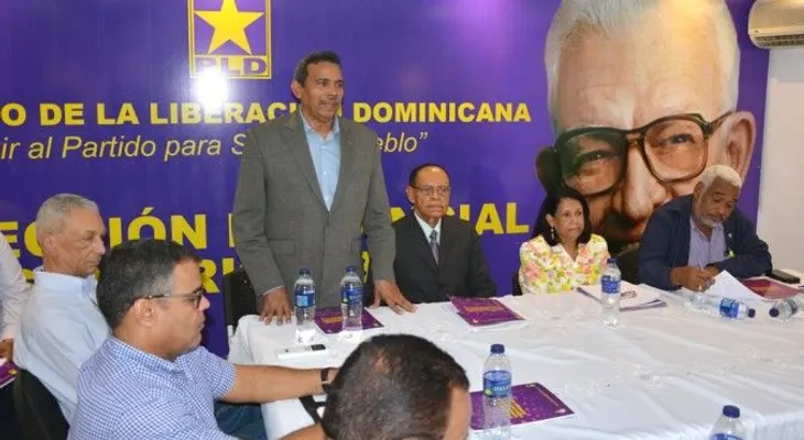 Radhamés Segura pide al PLD sancionar a quienes se han desviado en ese partido 