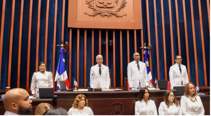 Senado juramenta nuevo Bufete Directivo; Ricardo de los Santos repite por cuarta ocasión
