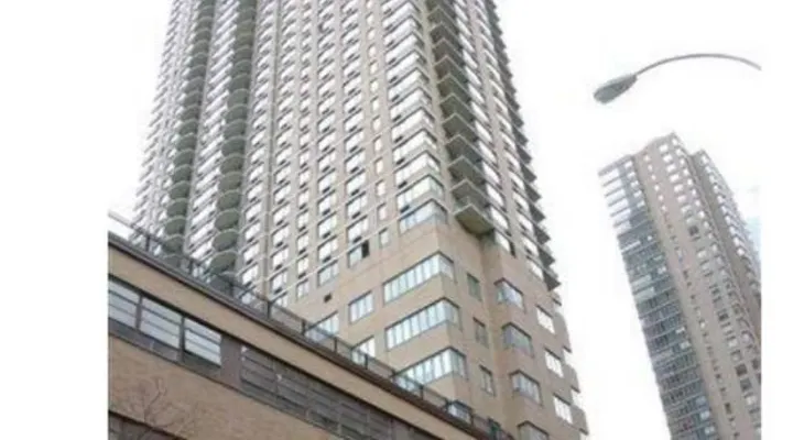 Padre e hijo mueren al caer de edificio de 52 pisos en NY