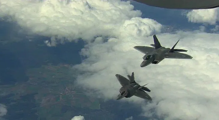 EE.UU. envía aviones de combate F-22 a Rumania