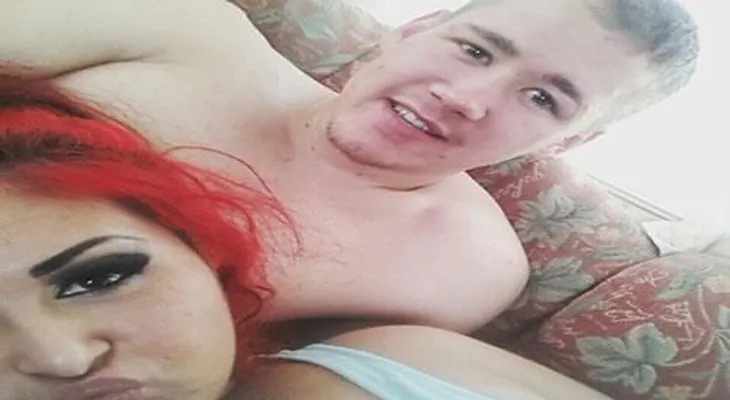 Mujer mata a su novio, porque no salía de Facebook