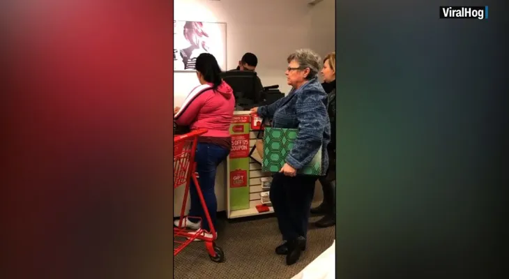 Indignación por ataque verbal racista contra latinas en una tienda de EE.UU.