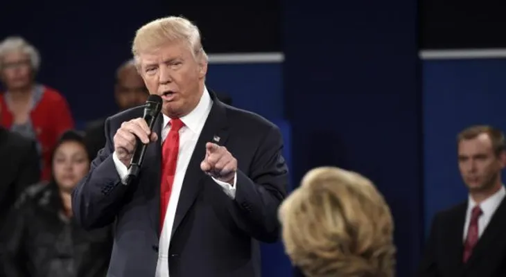 Hillary Clinton y Donald Trump llegan al último debate de una dura campaña