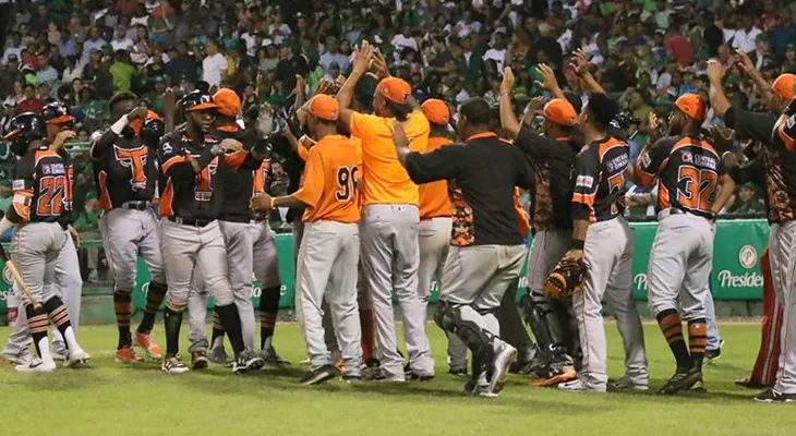 Los Toros derrotan 13 a 2 a Estrellas y acercan Serie Final 1-2