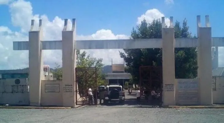 En medio de llantos y dolor, sepultan restos periodista Blas Olivo