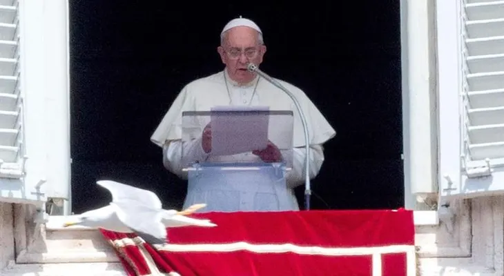 Un grupo de mujeres piden al papa que revise el celibato de los sacerdotes