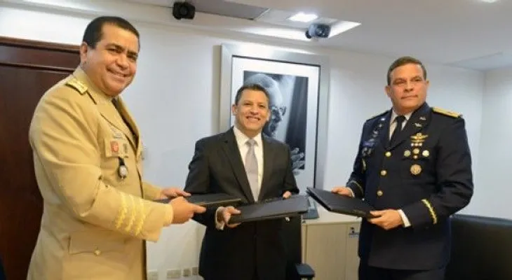 Aduanas y Escuelas Vocacionales FFAA Gradúan más de 800 jóvenes 