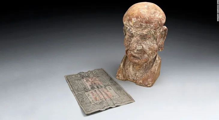 Hallan tesoro de 700 años oculto dentro de antigua escultura china