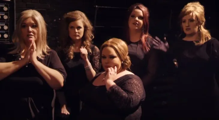 La cantante Adele se infiltra en concurso para hallar su doble (VIDEO)