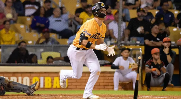 Toros apalean Aguilas