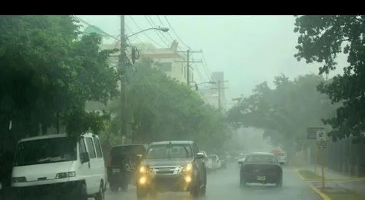 COE emite alerta verde en 11 provincias por onda tropical
