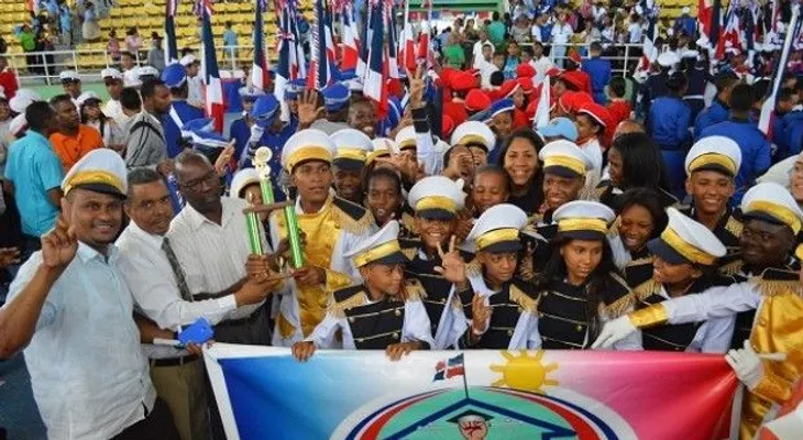 Escuela César Nicolás Penson gana Festival de Marcha Escolar