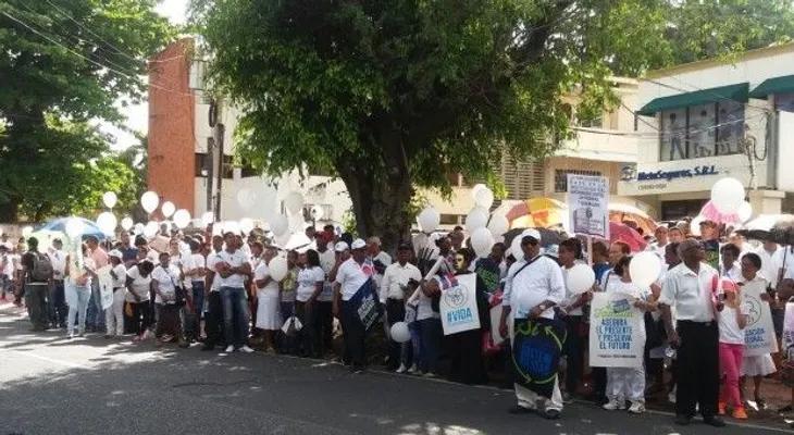 Grupo contra el aborto y matrimonio gay marcha hasta hotel hospeda ejecutivos de la OEA
