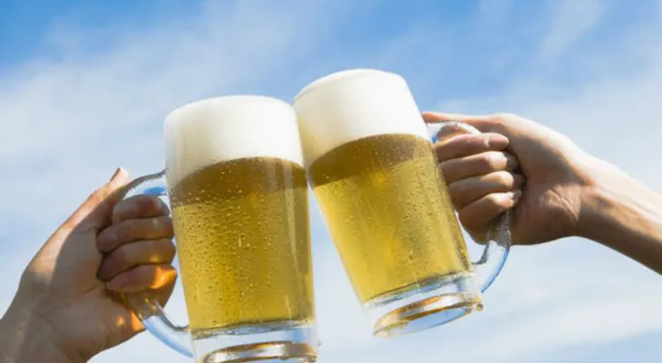 Un museo ofrece 5 mil dólares al mes por tomar cerveza