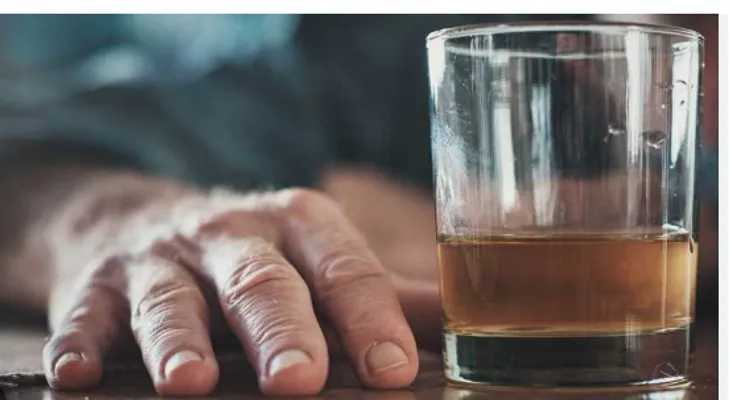 Aumenta consumo de alcohol en adultos mayores y genera alerta médica
