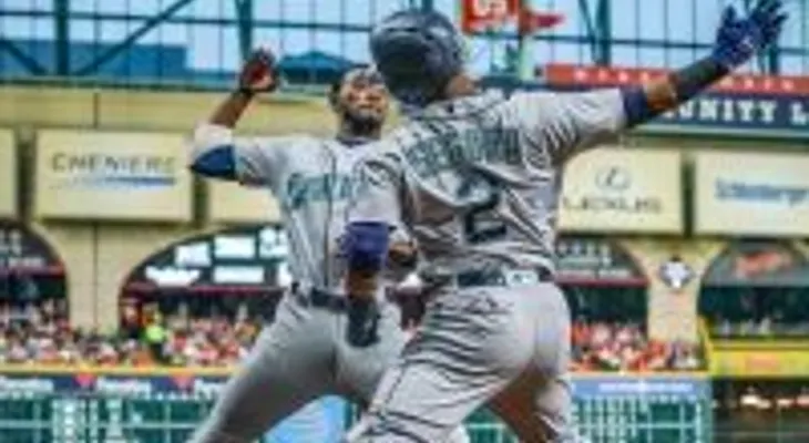 Pelotero dominicano Jean Segura â??se la va a la trompáâ? con el receptor Mike Zunino 